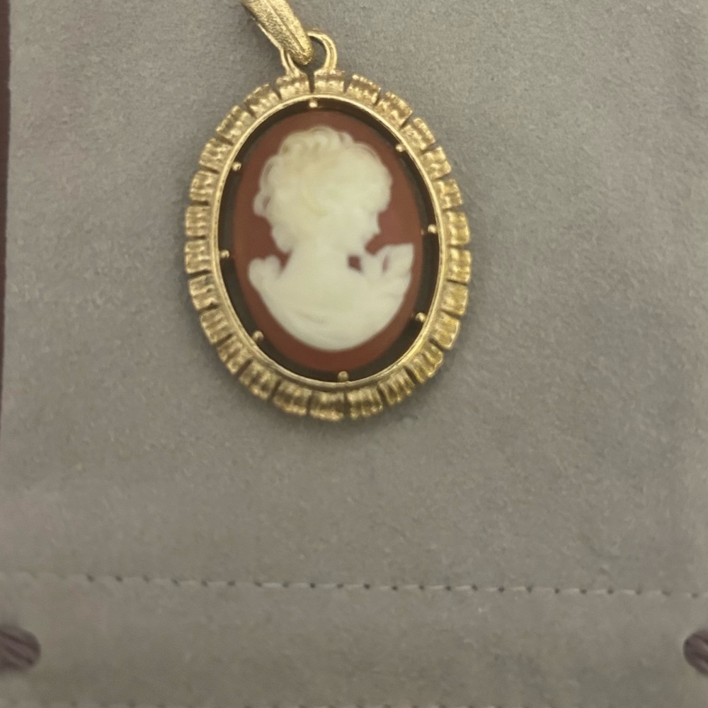 Antique Gold and Cream Cameo Necklace